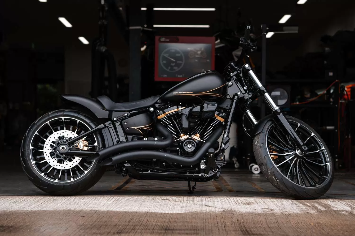 Custom Harley-Davidson Breakout 117 LIND