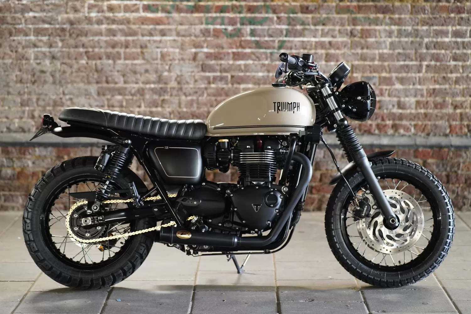Custom Triumph Twin Green T120 Stockwell Design