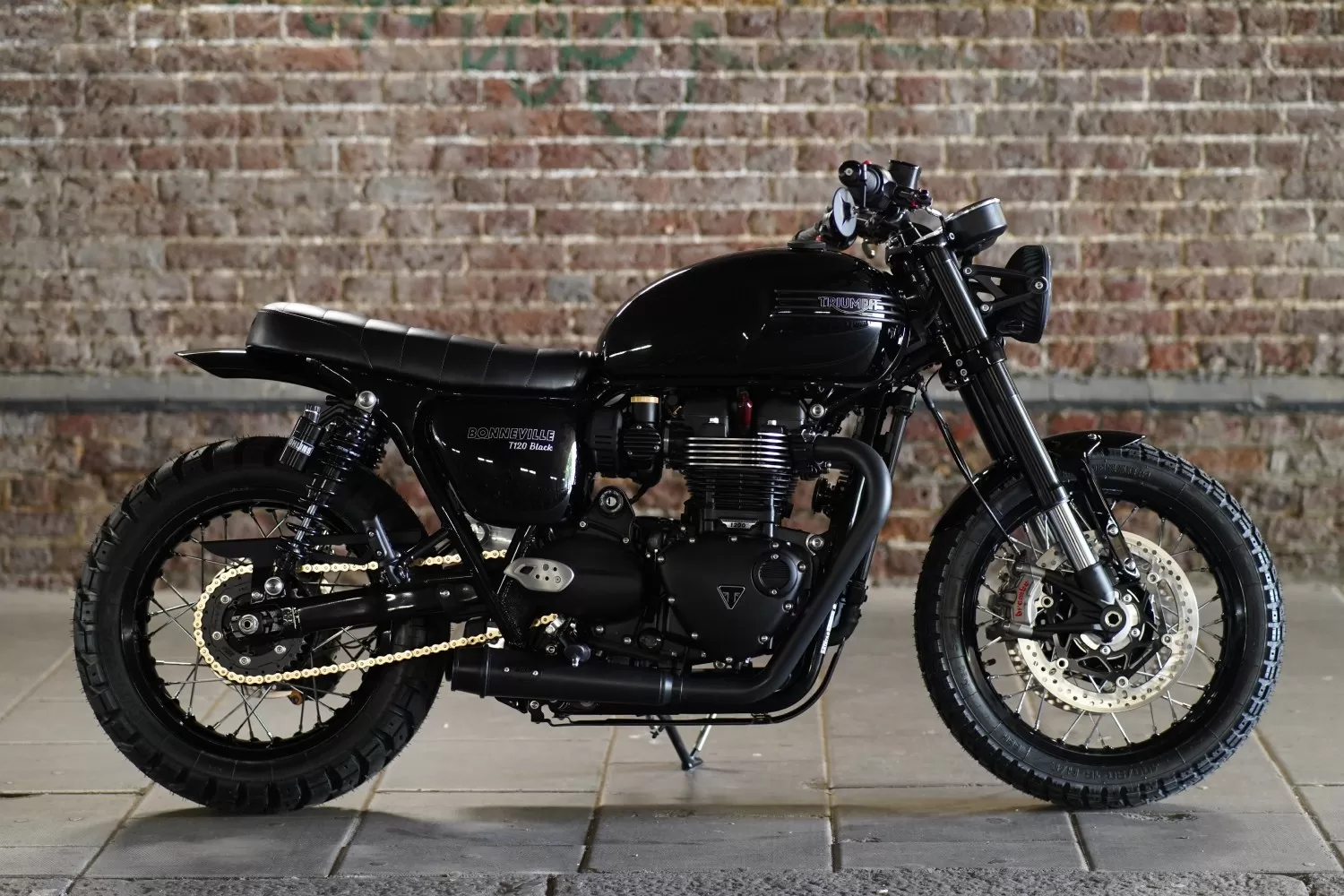 Raven T120 custom Triumph Bonneville by Stockwell Design at Triumph London. Blacked-out finish with Öhlins suspension.
