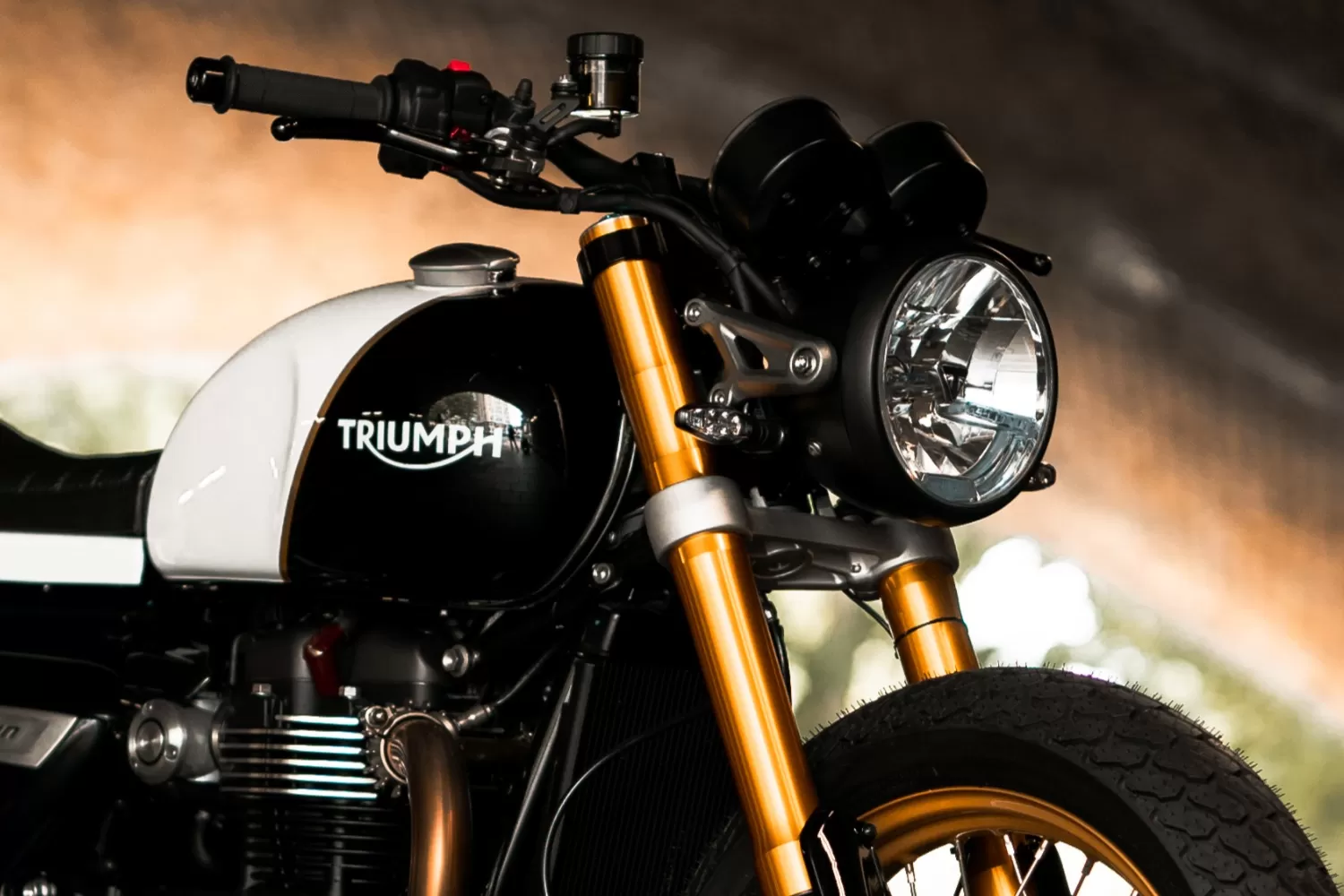 Custom Triumph Speed Twin Street Tracker Headlamp