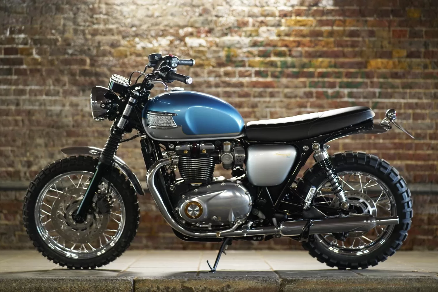 Custom Triumph T120 Whiskey Blue V2 LIND x Stockwell Design