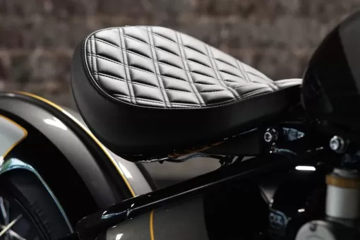 custom-triumph-bonneville-bobber-rr-stockwell-design-seat.jpg