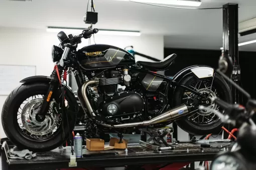 custom-triumph-bonneville-bobber-rr-stockwell-design-bench.jpg