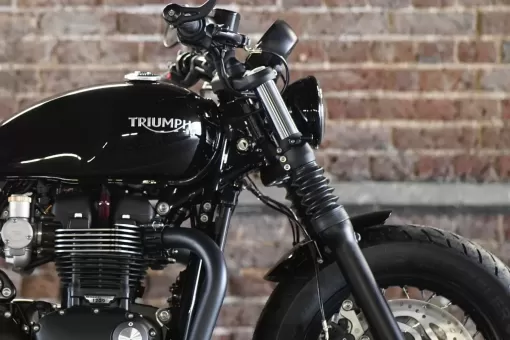 custom-triumph-sanei-bobber-stockwell-design-4.jpg