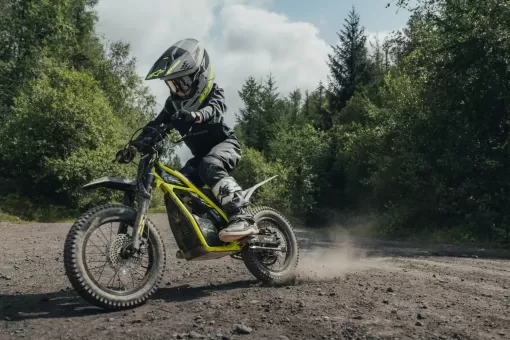 triumph-txp-16-turning-dirt.jpg