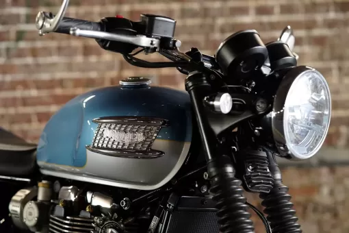 lind-stockwell-custom-trimph-whiskey-blue-t120-vauxhall.jpg