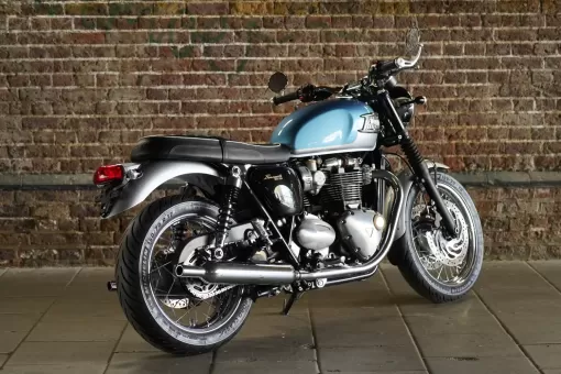 lind-stockwell-custom-trimph-whiskey-blue-t120-london.jpg