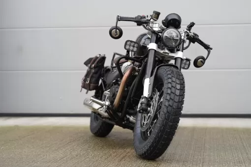 custom-cotswolds-tfc-bobber-by-stockwell-design-at-triumph-north-london.jpg