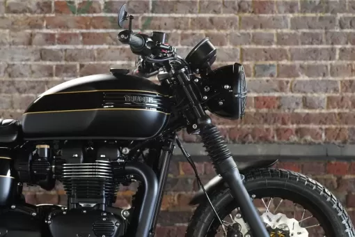 custom-triumph-banshee-t120-by-lind-x-stockwell-design-at-triumph-london-6.jpg