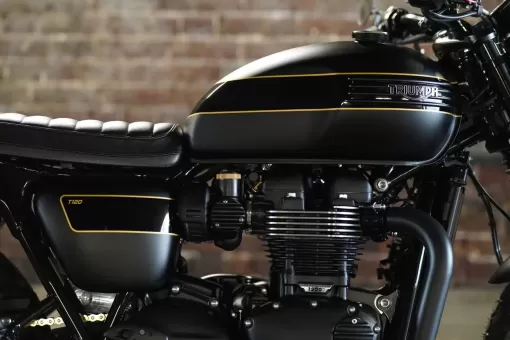 custom-triumph-banshee-t120-by-lind-x-stockwell-design-at-triumph-london-4.jpg