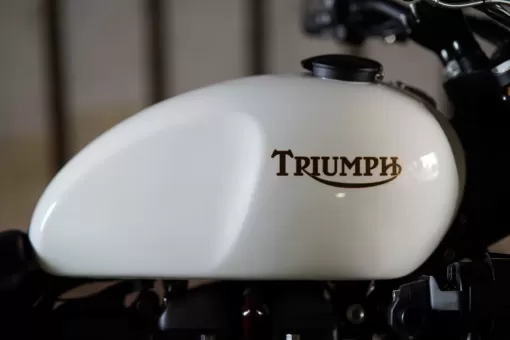 custom-triumph-scrambler-1200-overland-roger-tank-stockwell-design.jpg