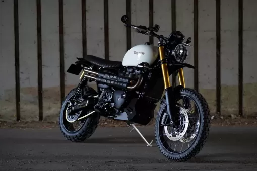 custom-triumph-scrambler-1200-overland-roger-front-side-stockwell-design.jpg