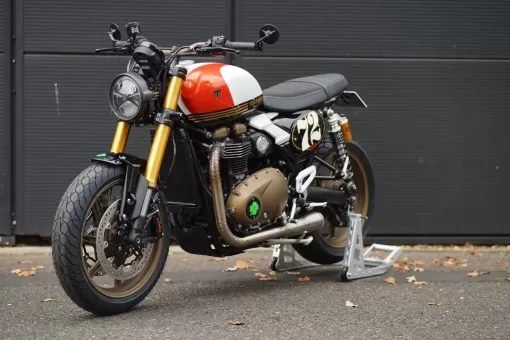 custom-triumph-babe-speed-twin-rs-by-stockwell-design-and-triumph-west-london-03.jpg
