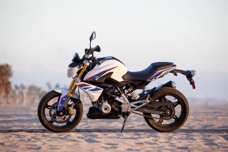 Thumbnail for THE BMW G 310 R - CHALLENGE YOUR CITY